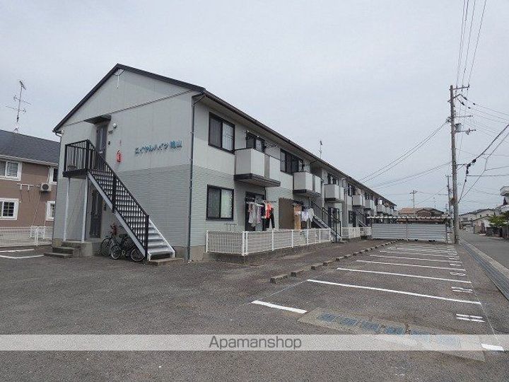 ロイヤルハイツ穐山の外観