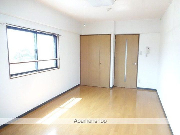 ロイヤルハーモニーの居間