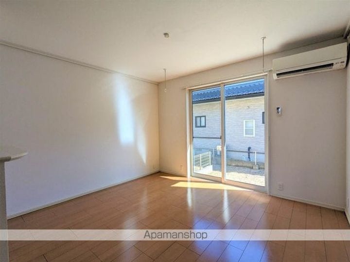 アークガーデン102の居間