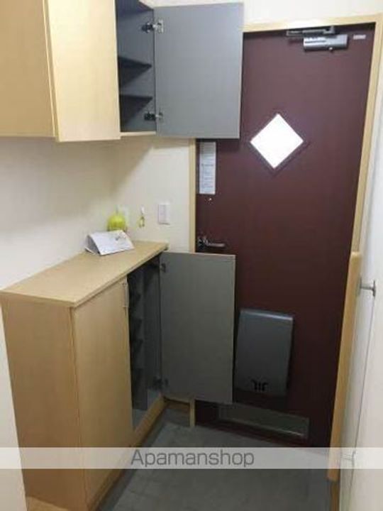 ヴィラ ウィンド A棟101の玄関