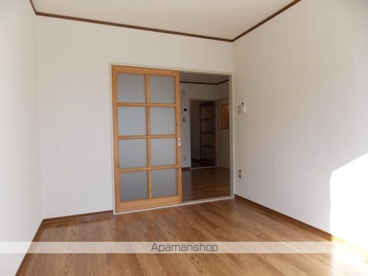 SURPLUS THREE丘Eの内装