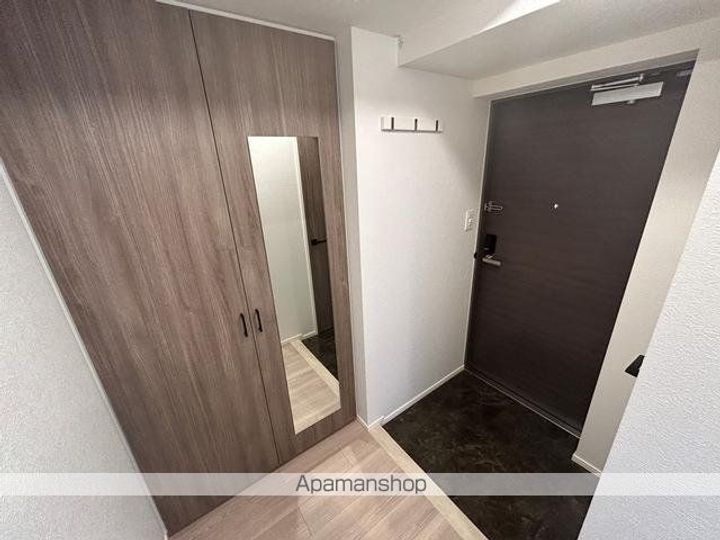 LIVECASA高円寺の玄関