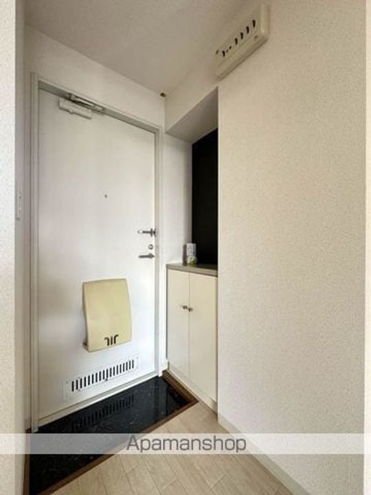 広島県府中市府川町の賃貸アパートの玄関