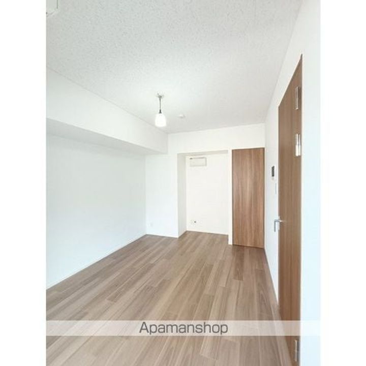 コンフォリア・リヴ森下MUTIOの居間