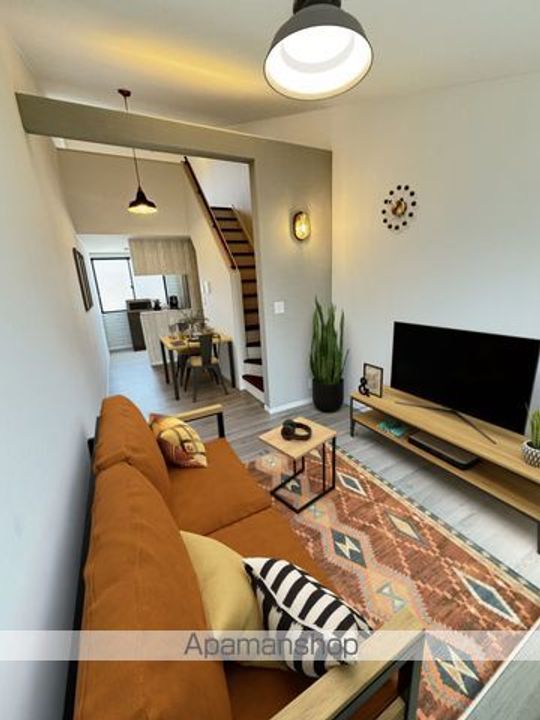 バークレープレイス102の居間