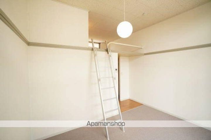 ウィスタリアの内装