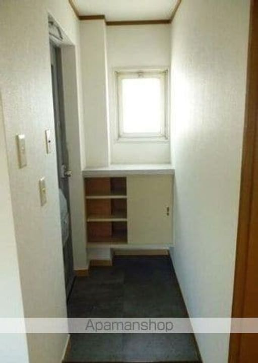 横山荘東の玄関