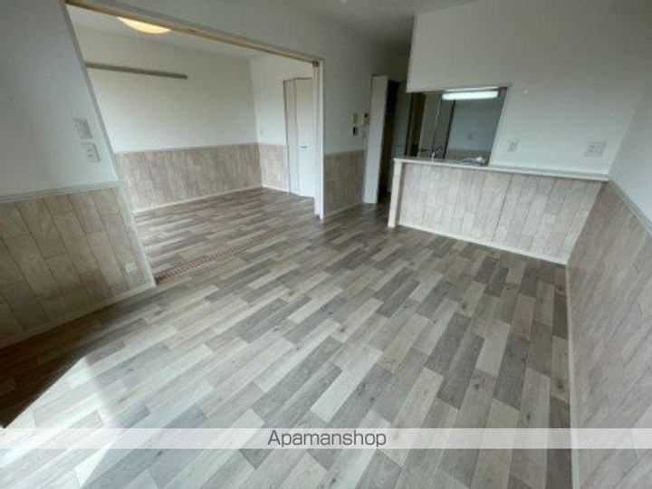 レジデンス ヒルイースト河渡の居間