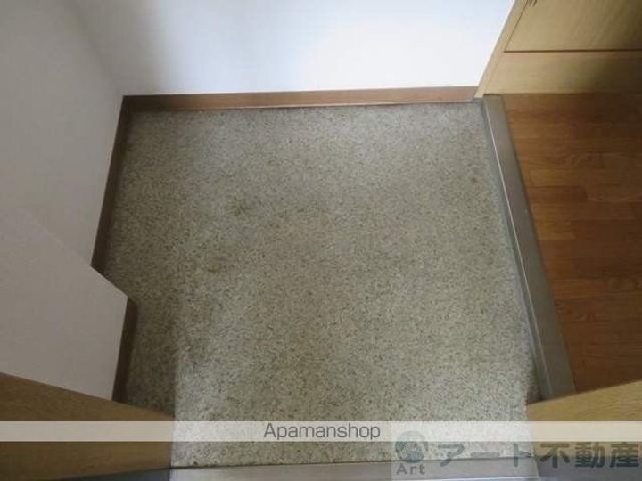 愛媛県松山市余戸南5丁目の賃貸アパートの玄関