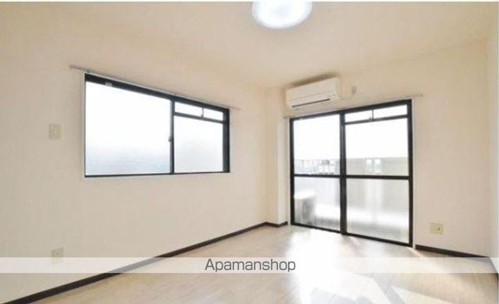 香川県木田郡三木町大字氷上の賃貸アパートの居間