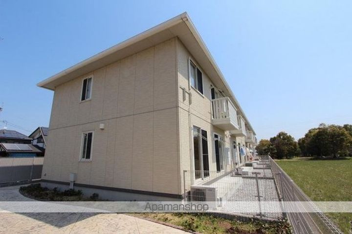 香川県高松市中間町の賃貸アパートの外観
