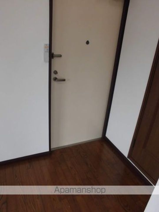 中本マンションの玄関