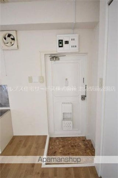 真砂マンションの玄関