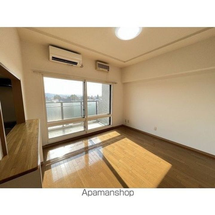 ソシオ山下通り401の居間