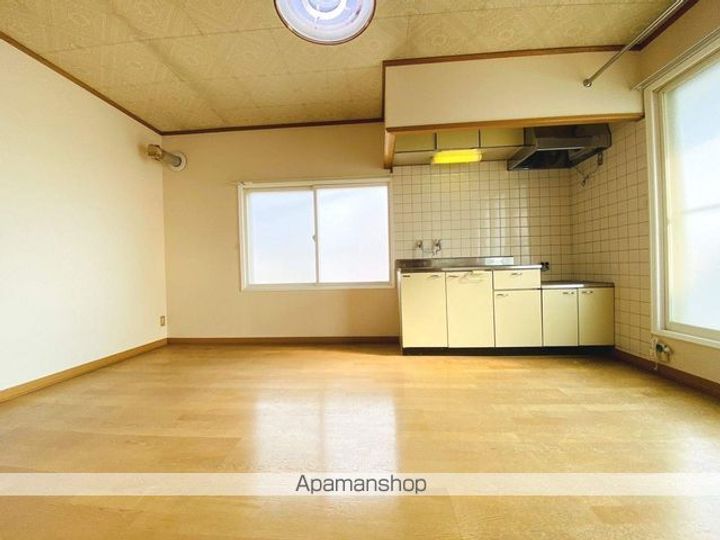 ファミール高野 1号館2F右の内装