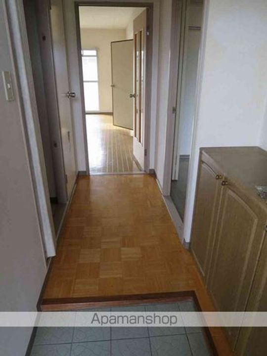 アーヴェイン古泉A棟101の玄関