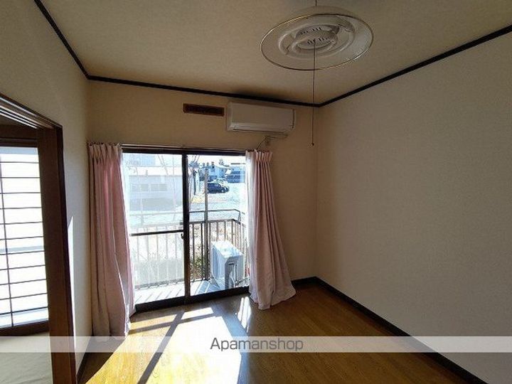 アメニティー県A棟B棟A202の居間