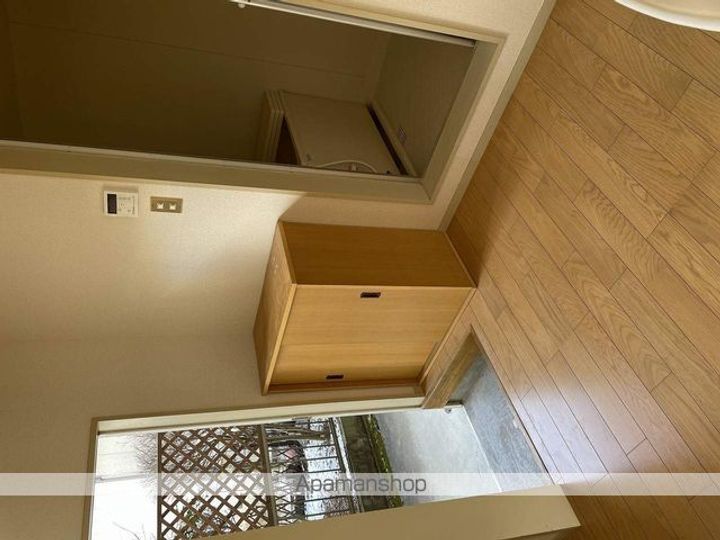 メゾンヨシダA102の玄関