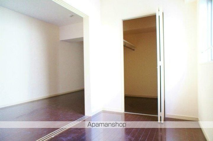 アンフレール川上の内装