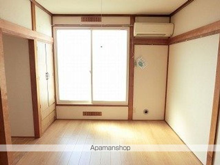 ドミールドK205の居間