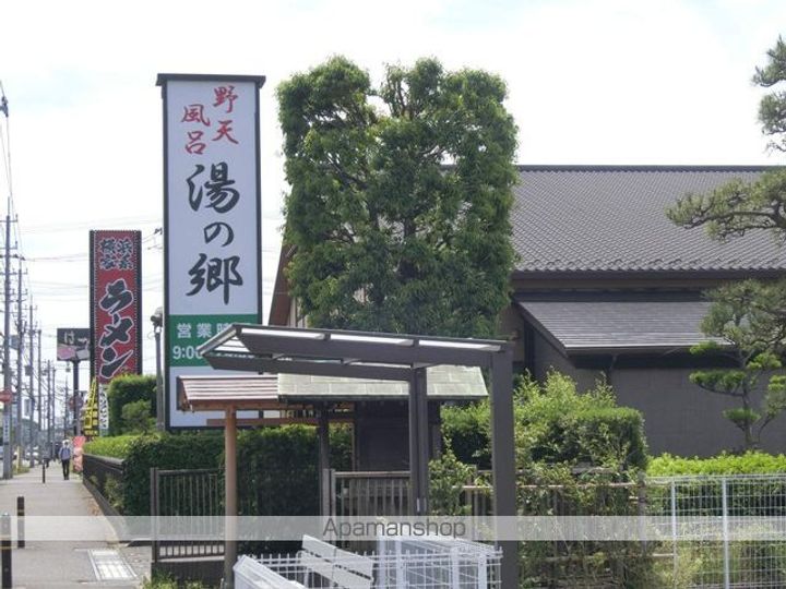 クロスクローバーⅡの周辺