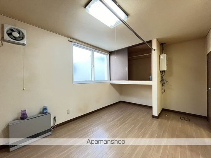 シャイン8103の居間