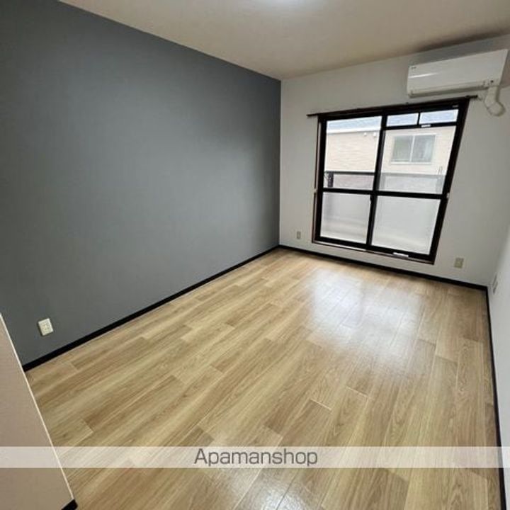 アースマーシーマンションの居間