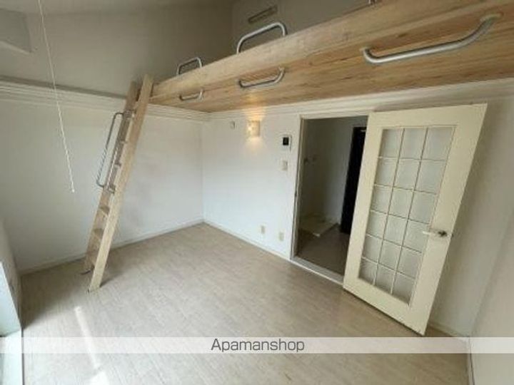 レオパレス新潟第1の居間