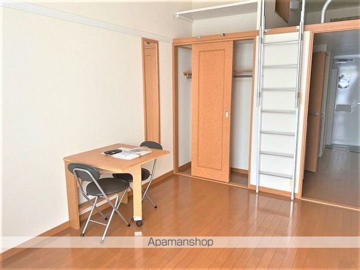 レオパレスエルムの居間