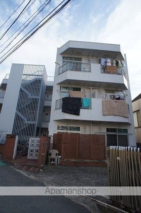 東京都渋谷区西原2丁目の賃貸マンションの外観
