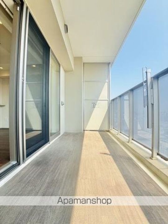 東京都世田谷区弦巻4丁目の賃貸マンションの居間