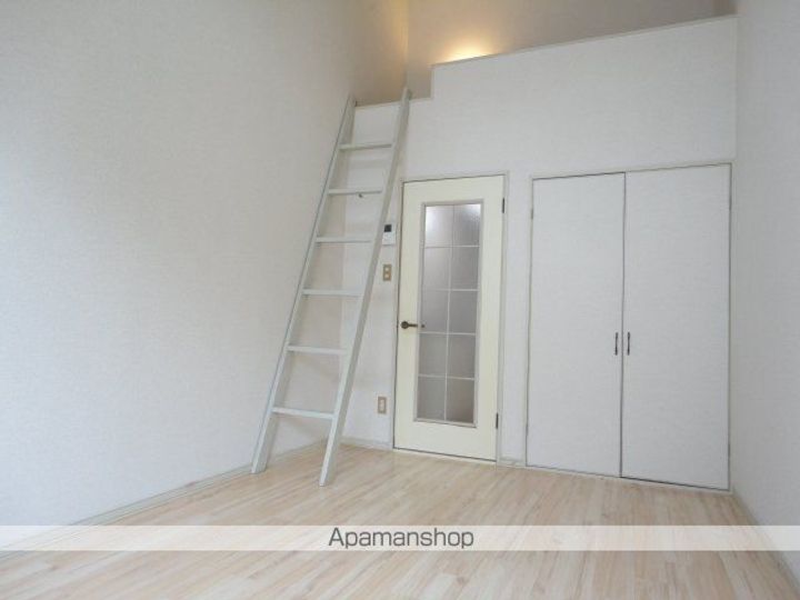 ホワイトキャッスル八乙女Ⅰ105の居間