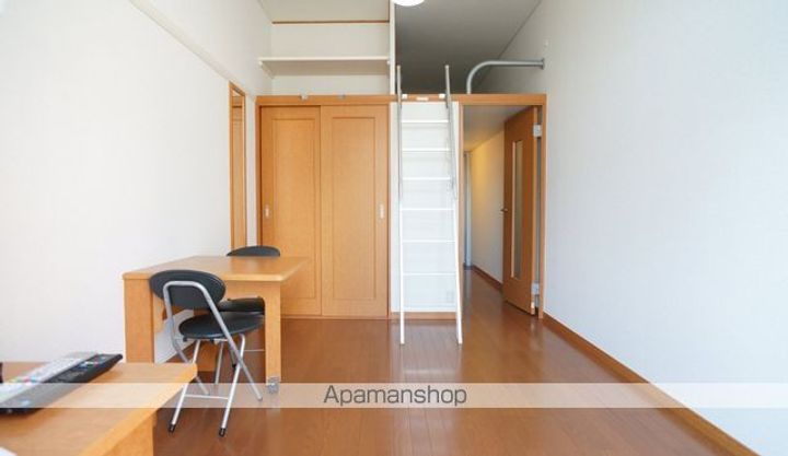 レオパレス南加賀屋の居間