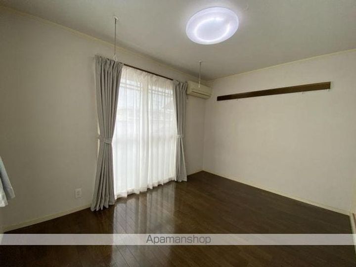 香川県高松市伏石町の賃貸アパートの居間