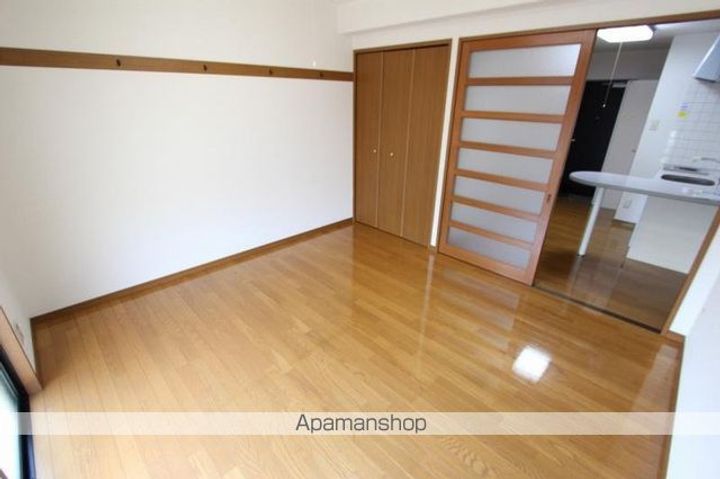 香川県高松市昭和町1丁目の賃貸マンションの居間