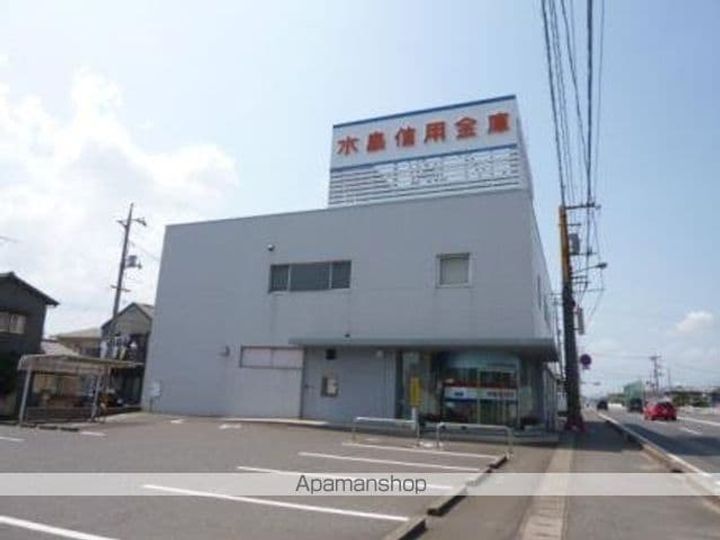 スクエア・アヴニールの周辺