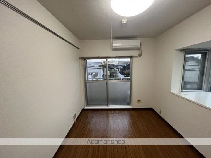 東京都北区滝野川4丁目の賃貸マンションの居間