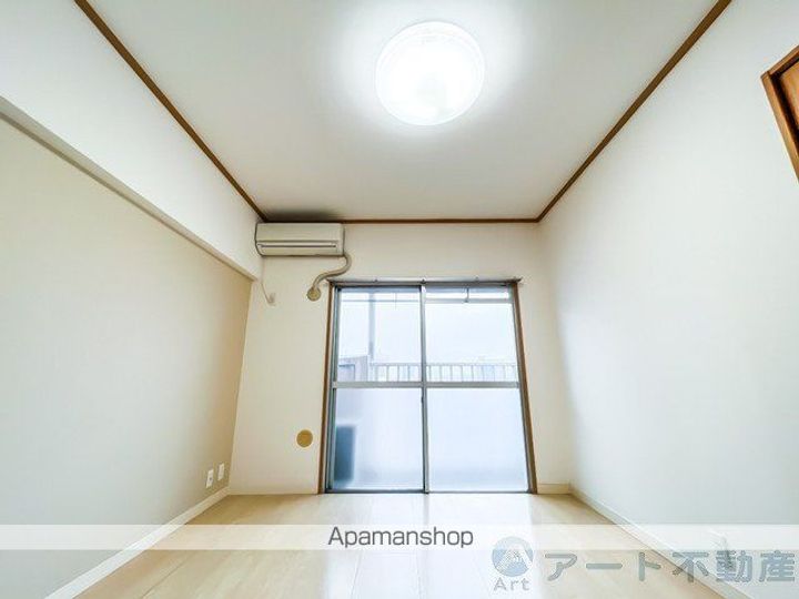 東一万ビルの内装