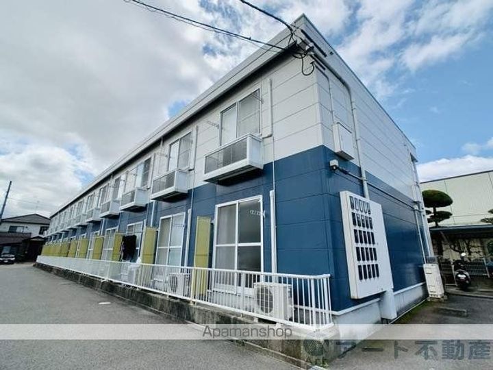 レオパレスグランドカメリアⅡ201の外観