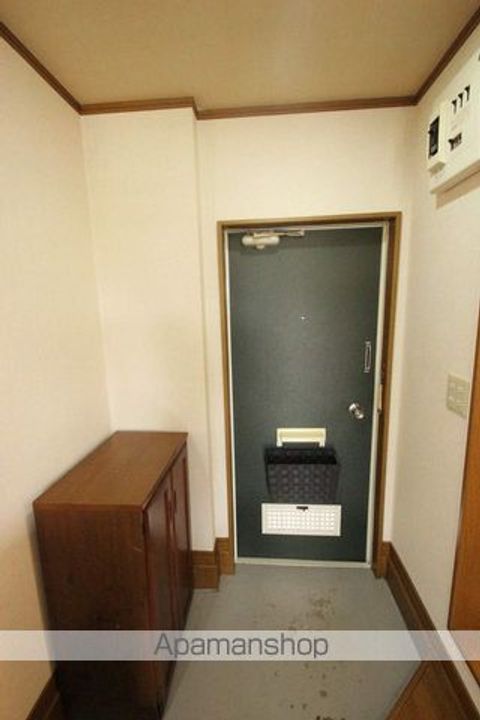 プリシード日和田102の玄関