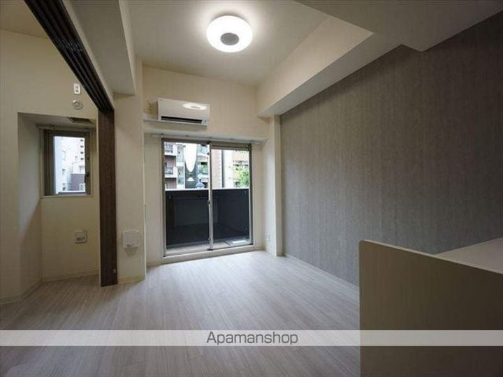 愛知県名古屋市千種区仲田2丁目の賃貸マンションの居間