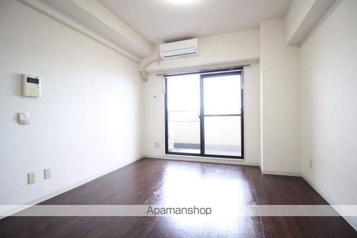 岡山県岡山市北区弓之町の賃貸マンションの居間