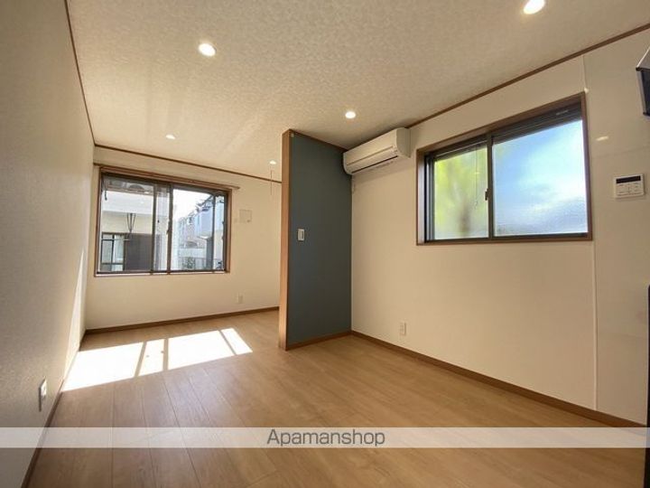 東京都福生市大字福生の賃貸アパートの居間