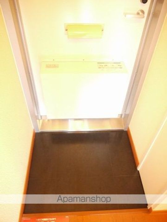 レオパレス隼104の玄関