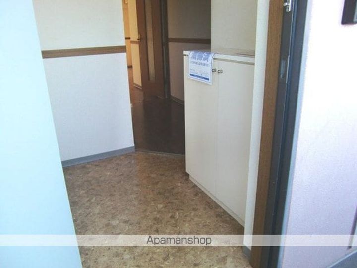 滋賀県東近江市八日市緑町の賃貸マンションの玄関