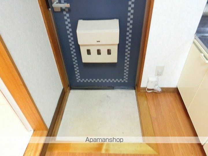 グローリーM巣子201の玄関