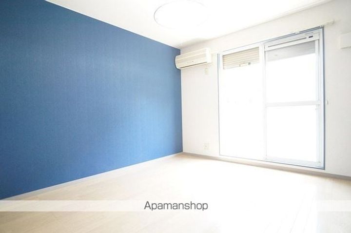 セレ二俣川102号室の居間