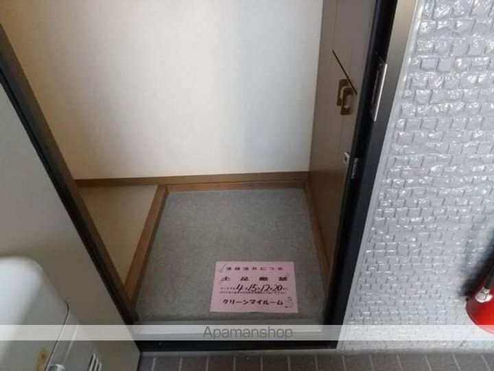 ウィステリア沢村A102の玄関