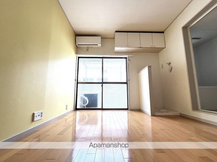 神奈川県横浜市戸塚区吉田町の賃貸アパートの居間