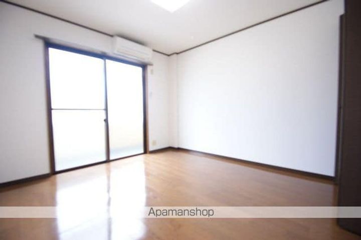 市ハイツの内装